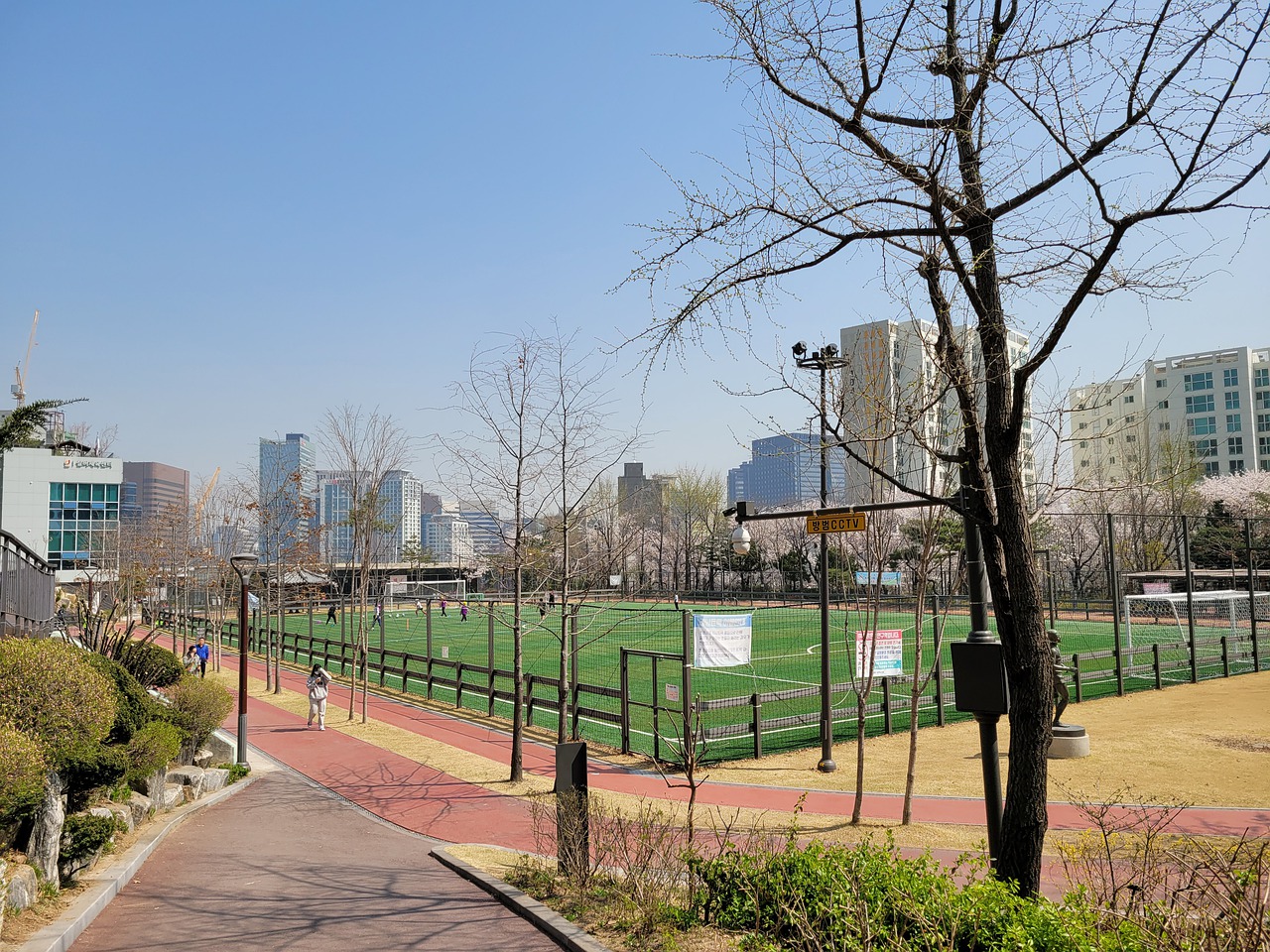 及其支持者 及其支持者